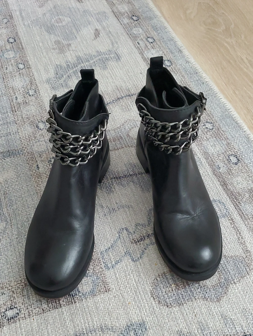 Tory Burch Bloomfield chain Black leather ankle Moto boots Shoes Sz7
